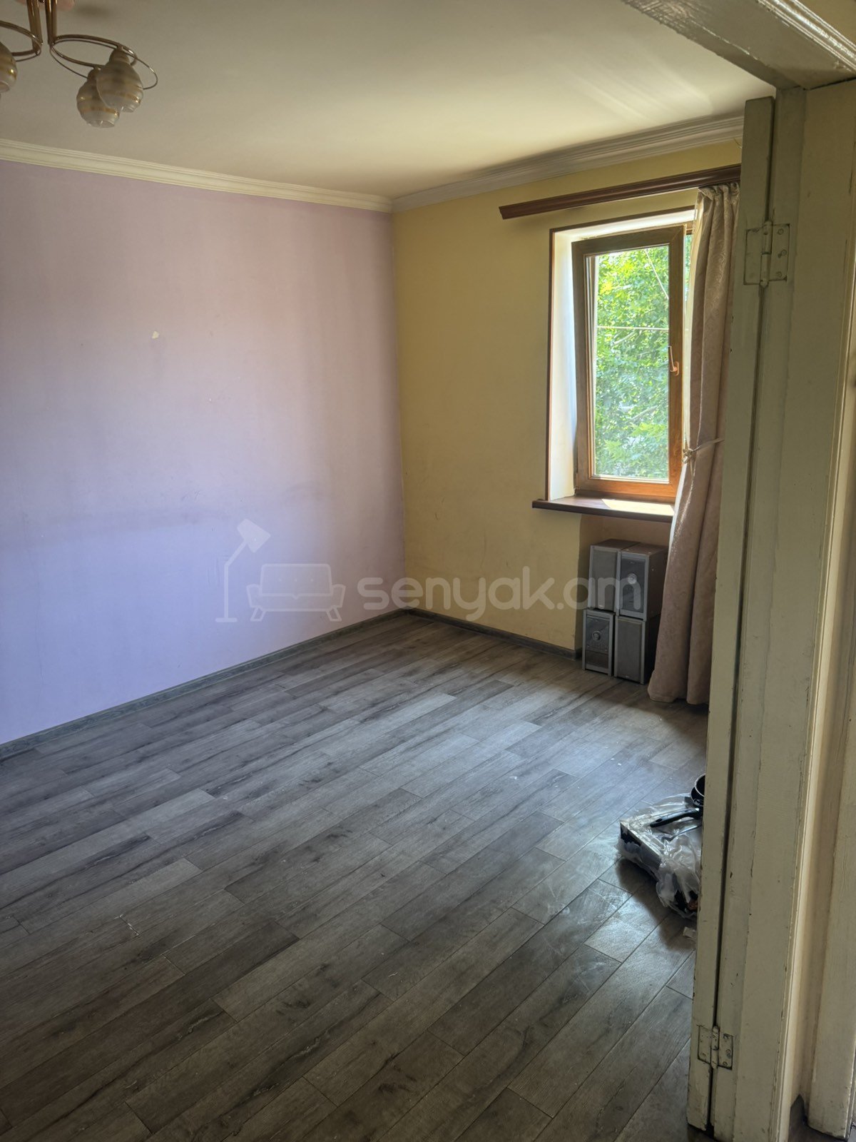 1 Սենյականոց Բնակարան Քարե Շենքում, 32քմ, 3/4 հարկ, Կոսմետիկ Վերանորոգված, Մասամբ Կահավորված
