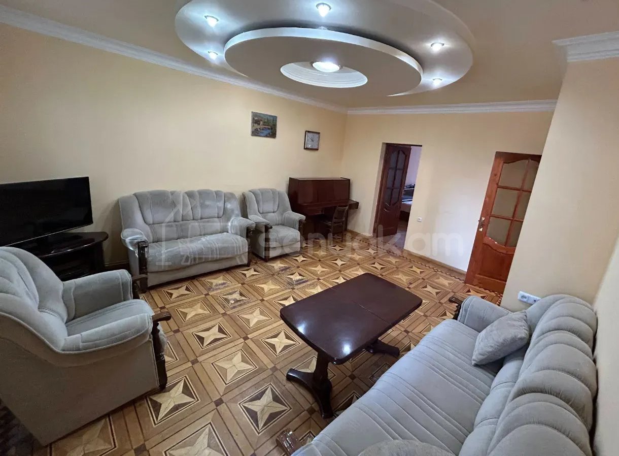 3 Սենյականոց Բնակարան Քարե Շենքում, 73քմ, 4/5 հարկ, Կապիտալ Վերանորոգված, Կահավորված
