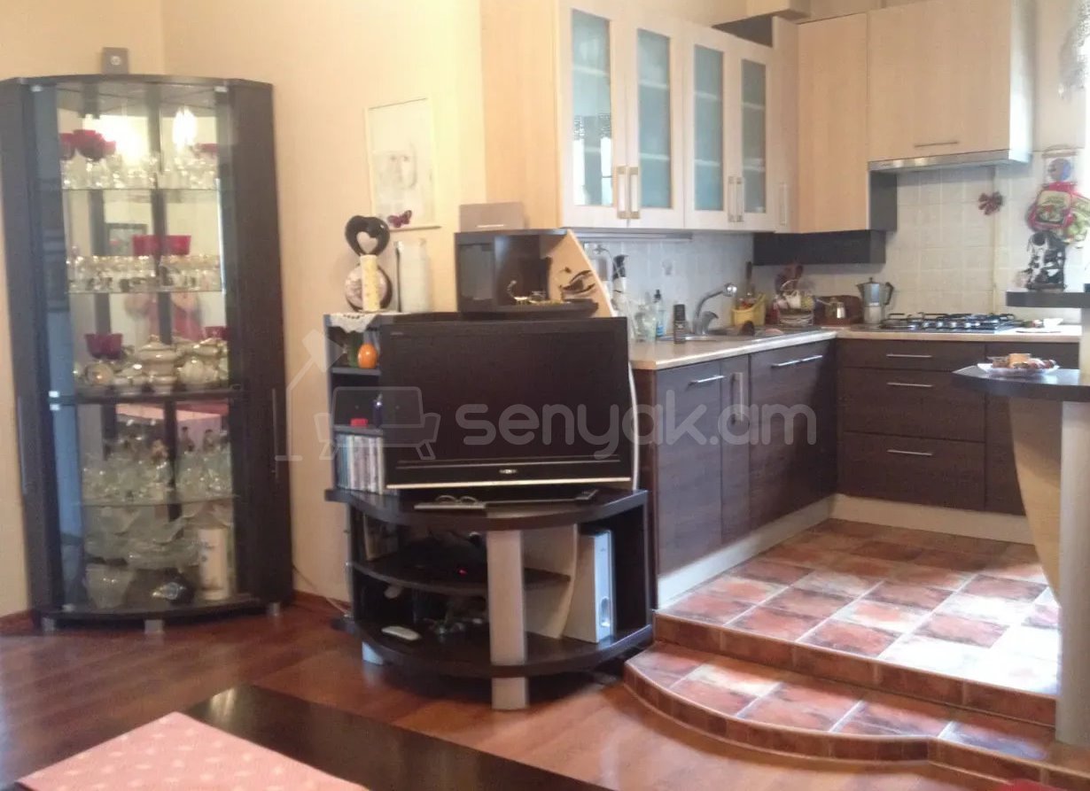 2 Սենյականոց Բնակարան Քարե Շենքում, 60քմ, 3/3 հարկ, Կապիտալ Վերանորոգված, Կահավորված