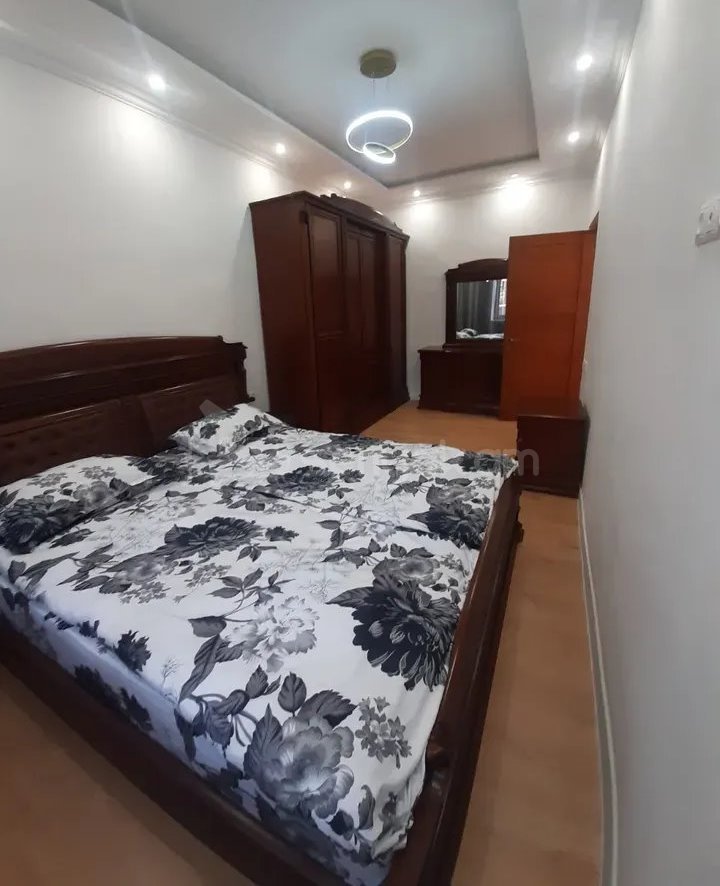 3 Սենյականոց Բնակարան Քարե Շենքում, 85քմ, 2/5 հարկ, Կապիտալ Վերանորոգված, Կահավորված