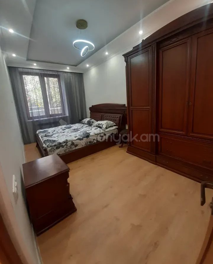 3 Սենյականոց Բնակարան Քարե Շենքում, 85քմ, 2/5 հարկ, Կապիտալ Վերանորոգված, Կահավորված