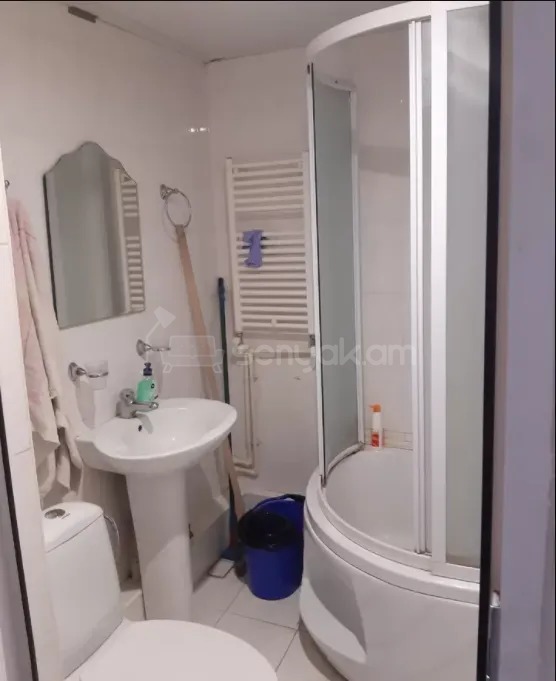 1 Սենյականոց Բնակարան Քարե Շենքում, 40քմ, 5/5 հարկ, Նորմալ Վիճակում, Կահավորված, Արևկող