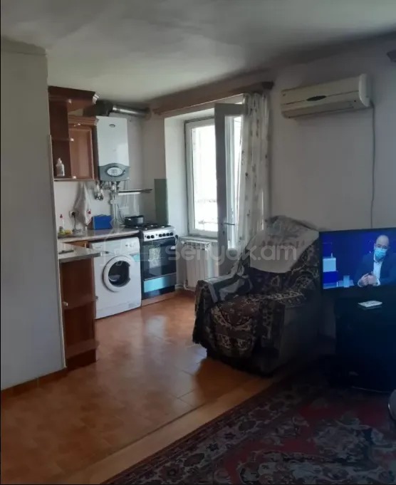 1 Սենյականոց Բնակարան Քարե Շենքում, 40քմ, 5/5 հարկ, Նորմալ Վիճակում, Կահավորված, Արևկող