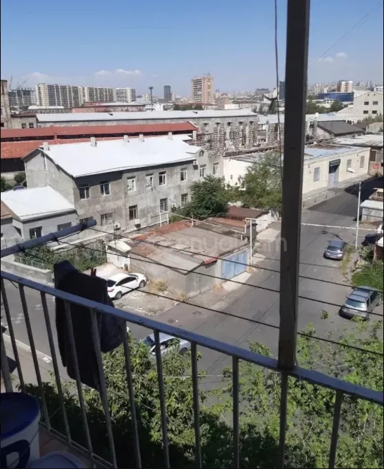 1 Սենյականոց Բնակարան Քարե Շենքում, 40քմ, 5/5 հարկ, Նորմալ Վիճակում, Կահավորված, Արևկող