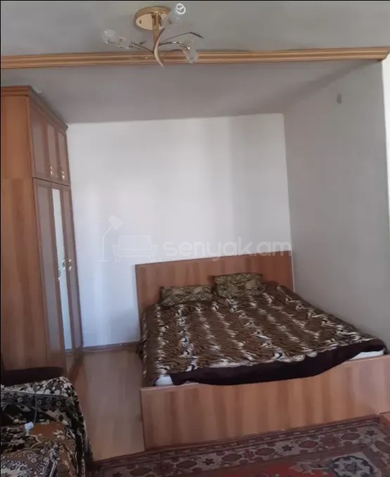 1 Սենյականոց Բնակարան Քարե Շենքում, 40քմ, 5/5 հարկ, Նորմալ Վիճակում, Կահավորված, Արևկող