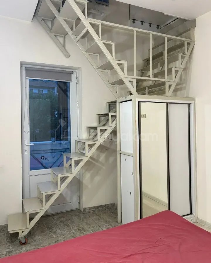 3 Սենյականոց Բնակարան Քարե Շենքում, 75քմ, 3/7 հարկ, Կապիտալ Վերանորոգված, Կահավորված
