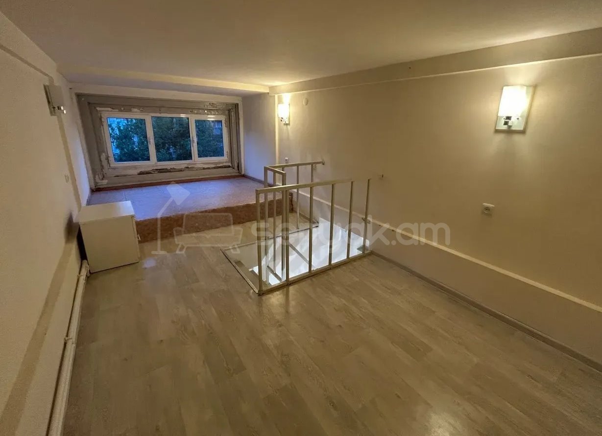 3 Սենյականոց Բնակարան Քարե Շենքում, 75քմ, 3/7 հարկ, Կապիտալ Վերանորոգված, Կահավորված
