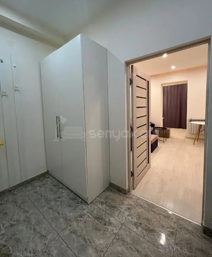 3 Սենյականոց Բնակարան Քարե Շենքում, 75քմ, 3/7 հարկ, Կապիտալ Վերանորոգված, Կահավորված