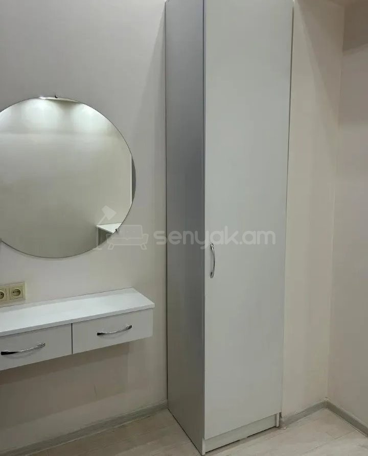 3 Սենյականոց Բնակարան Քարե Շենքում, 75քմ, 3/7 հարկ, Կապիտալ Վերանորոգված, Կահավորված