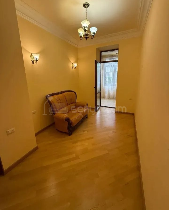 3 Սենյականոց Բնակարան Քարե Շենքում, 95քմ, 2/4 հարկ, Կապիտալ Վերանորոգված