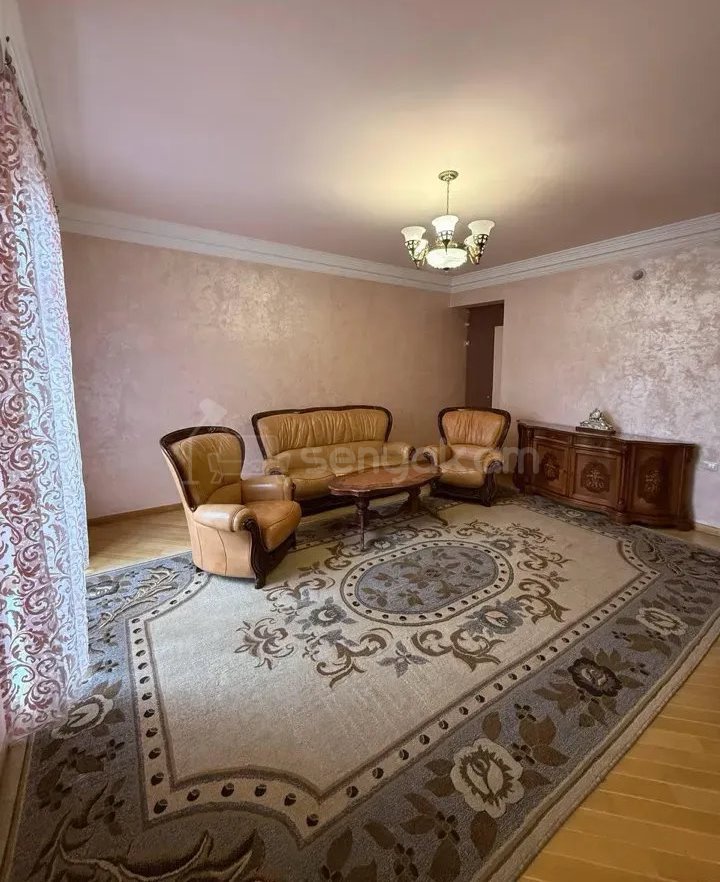 3 Սենյականոց Բնակարան Քարե Շենքում, 95քմ, 2/4 հարկ, Կապիտալ Վերանորոգված