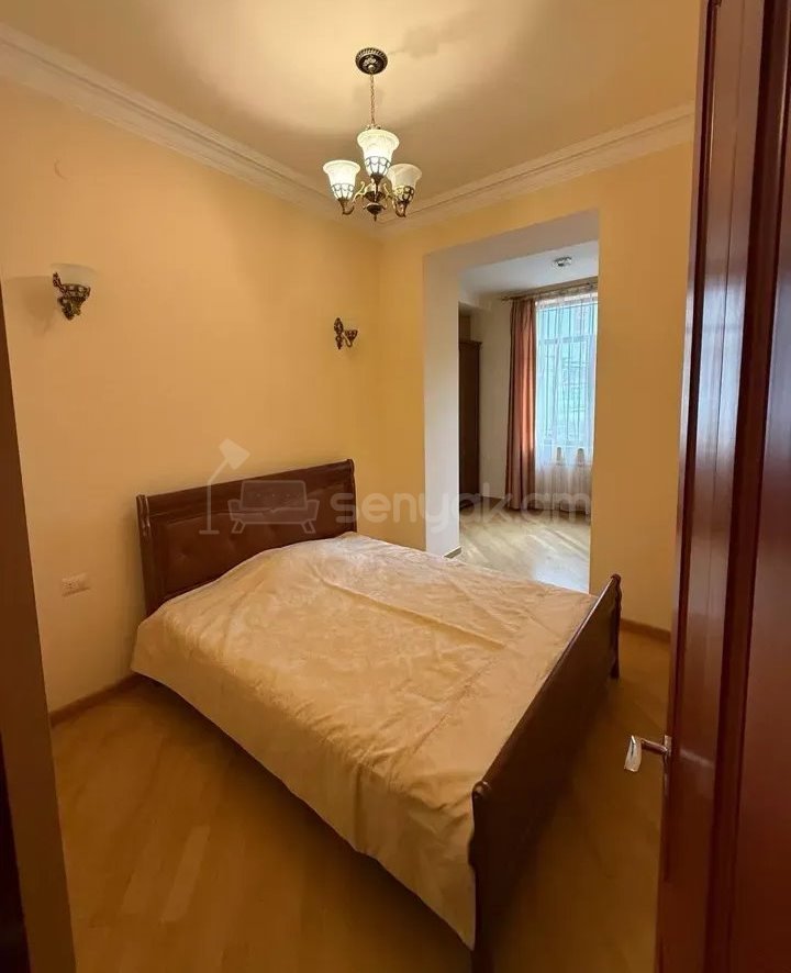 3 Սենյականոց Բնակարան Քարե Շենքում, 95քմ, 2/4 հարկ, Կապիտալ Վերանորոգված