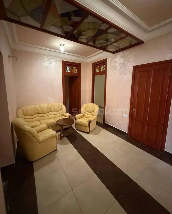 3 Սենյականոց Բնակարան Քարե Շենքում, 95քմ, 2/4 հարկ, Կապիտալ Վերանորոգված