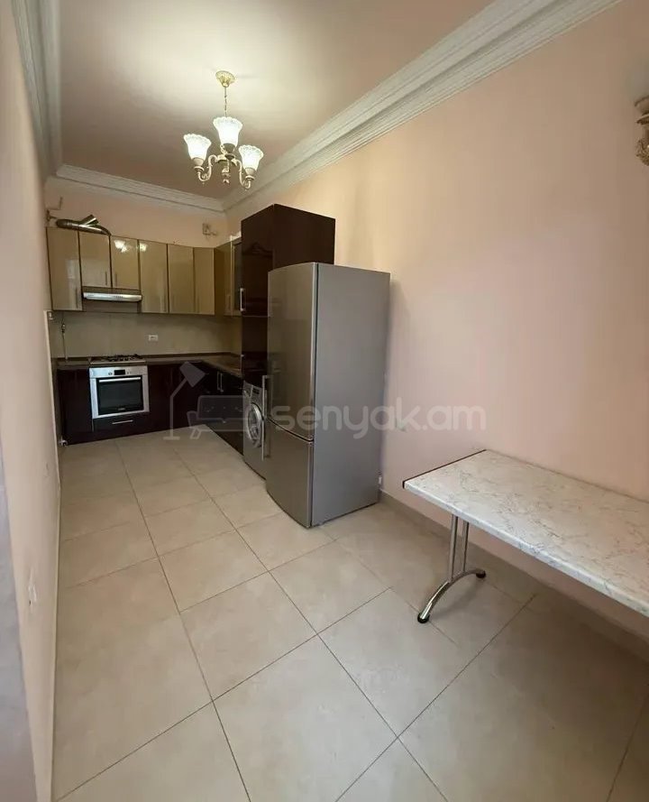 3 Սենյականոց Բնակարան Քարե Շենքում, 95քմ, 2/4 հարկ, Կապիտալ Վերանորոգված