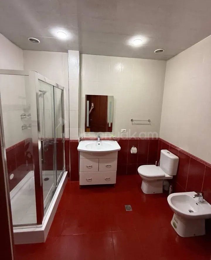 3 Սենյականոց Բնակարան Քարե Շենքում, 95քմ, 2/4 հարկ, Կապիտալ Վերանորոգված