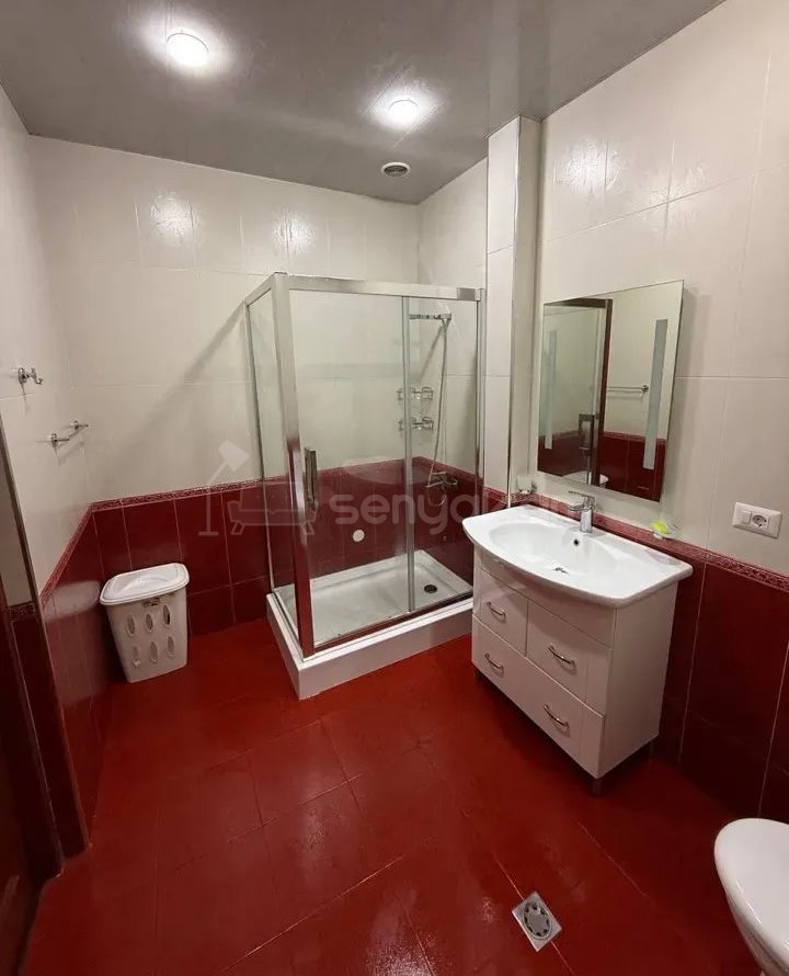 3 Սենյականոց Բնակարան Քարե Շենքում, 95քմ, 2/4 հարկ, Կապիտալ Վերանորոգված