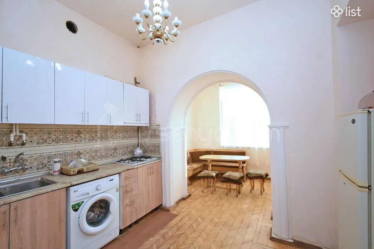 3 Սենյականոց Բնակարան Քարե Շենքում, 96քմ, 4/5 հարկ, Կապիտալ Վերանորոգված, Կահավորված
