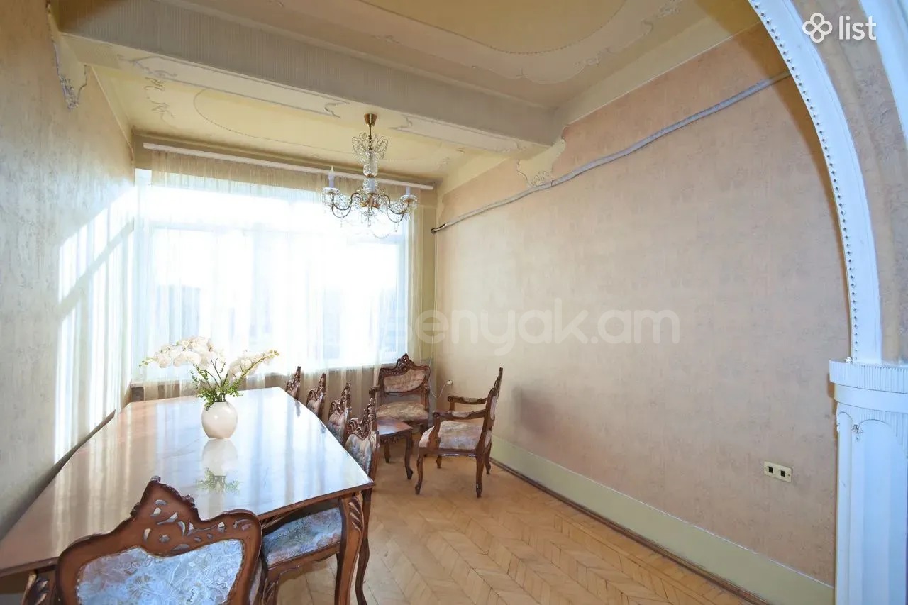 3 Սենյականոց Բնակարան Քարե Շենքում, 96քմ, 4/5 հարկ, Կապիտալ Վերանորոգված, Կահավորված