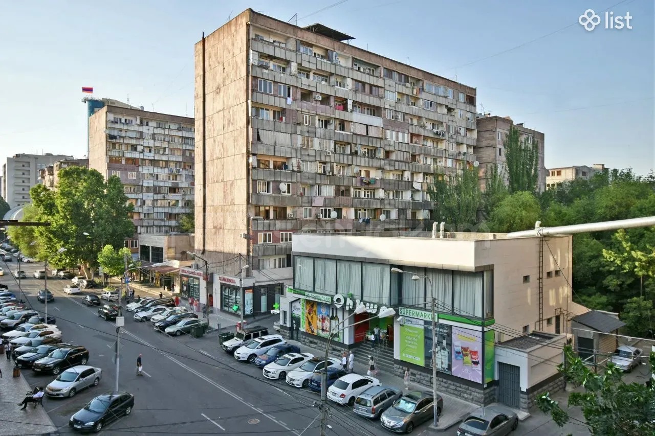 3 Սենյականոց Բնակարան Քարե Շենքում, 96քմ, 4/5 հարկ, Կապիտալ Վերանորոգված, Կահավորված