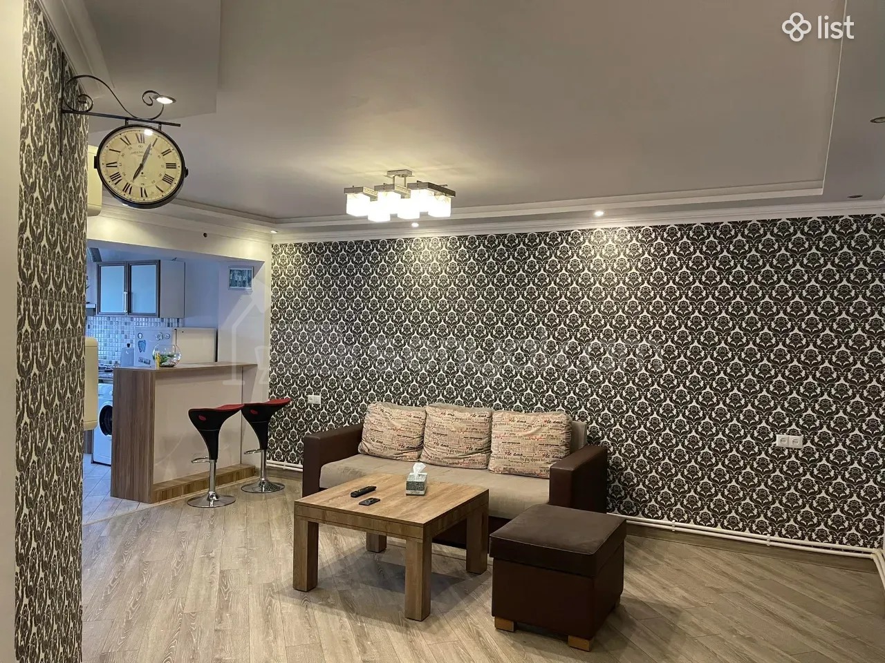 3 Սենյականոց Բնակարան Քարե Շենքում, 74քմ, 5/5 հարկ, Կապիտալ Վերանորոգված, Կահավորված