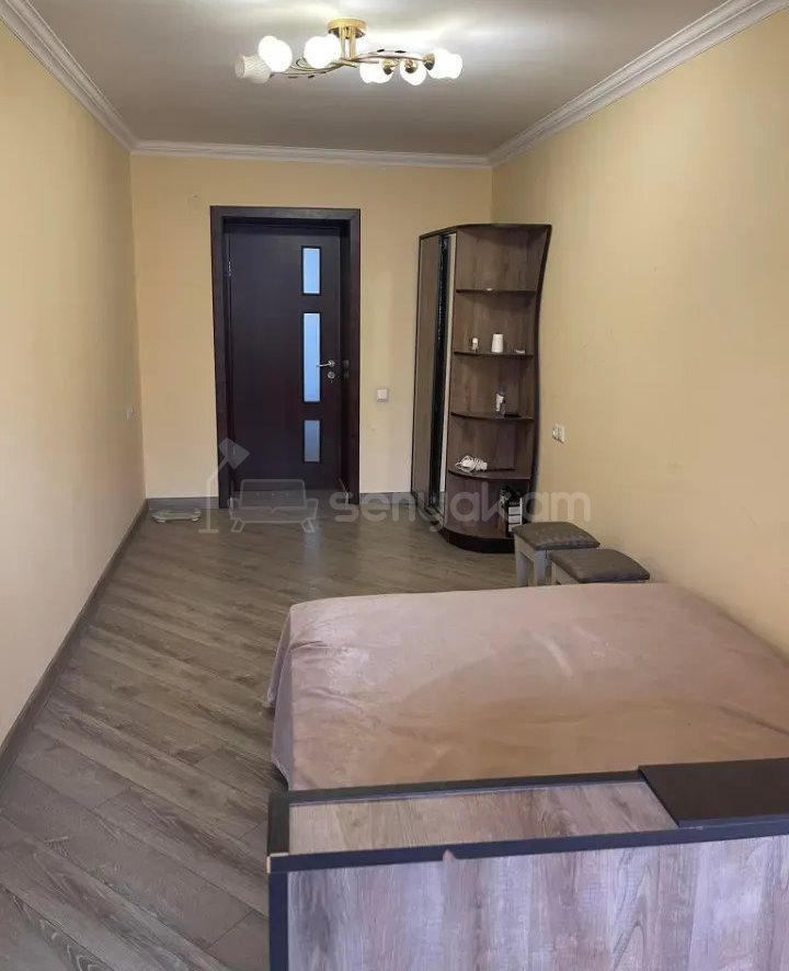 3 Սենյականոց Բնակարան Քարե Շենքում, 74քմ, 5/5 հարկ, Կապիտալ Վերանորոգված, Կահավորված