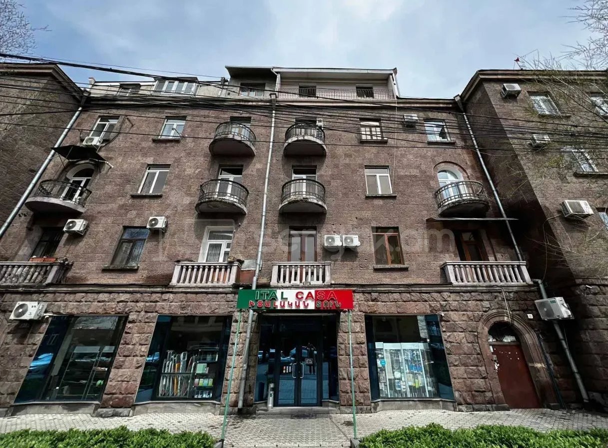 3 Սենյականոց Բնակարան Քարե Շենքում, 65քմ, 3/4 հարկ, Կապիտալ Վերանորոգված, Կահավորված