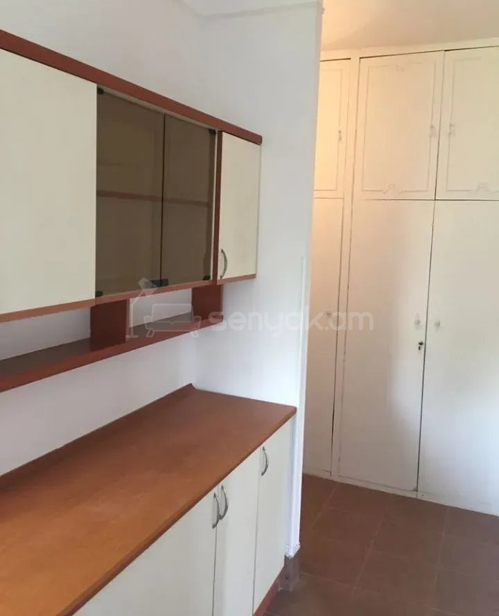 3 Սենյականոց Բնակարան Քարե Շենքում, 64քմ, 4/4 հարկ, Կապիտալ Վերանորոգված, Կահավորված