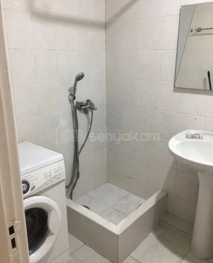 3 Սենյականոց Բնակարան Քարե Շենքում, 64քմ, 4/4 հարկ, Կապիտալ Վերանորոգված, Կահավորված
