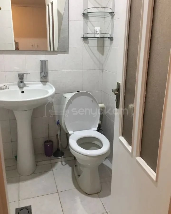 3 Սենյականոց Բնակարան Քարե Շենքում, 64քմ, 4/4 հարկ, Կապիտալ Վերանորոգված, Կահավորված