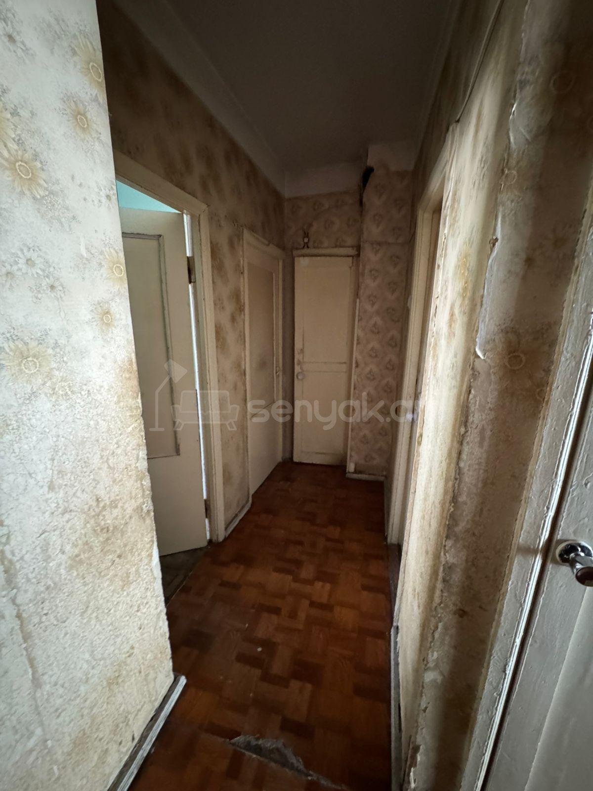4 Սենյականոց Բնակարան Քարե Շենքում, 120քմ, 5/5 հարկ, Նորմալ Վիճակում