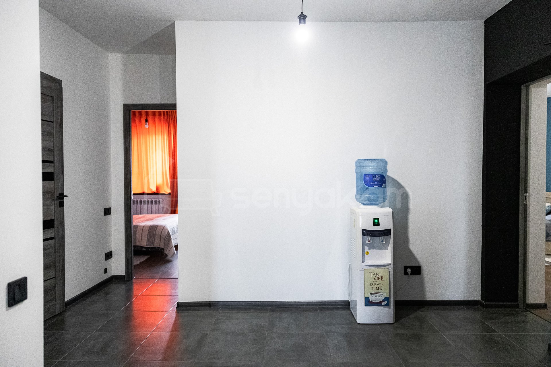 4 Սենյականոց Բնակարան Քարե Շենքում, 97քմ, 3/5 հարկ, Դիզայներական Վերանորոգված