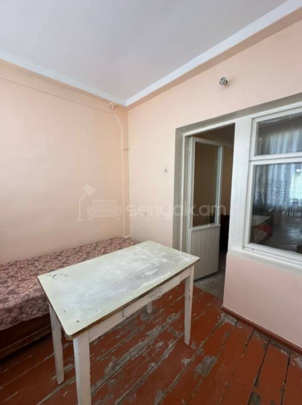3 Սենյականոց Բնակարան Քարե Շենքում, 55քմ, 4/4 հարկ, Կոսմետիկ Վերանորոգված, Կահավորված, Արևկող