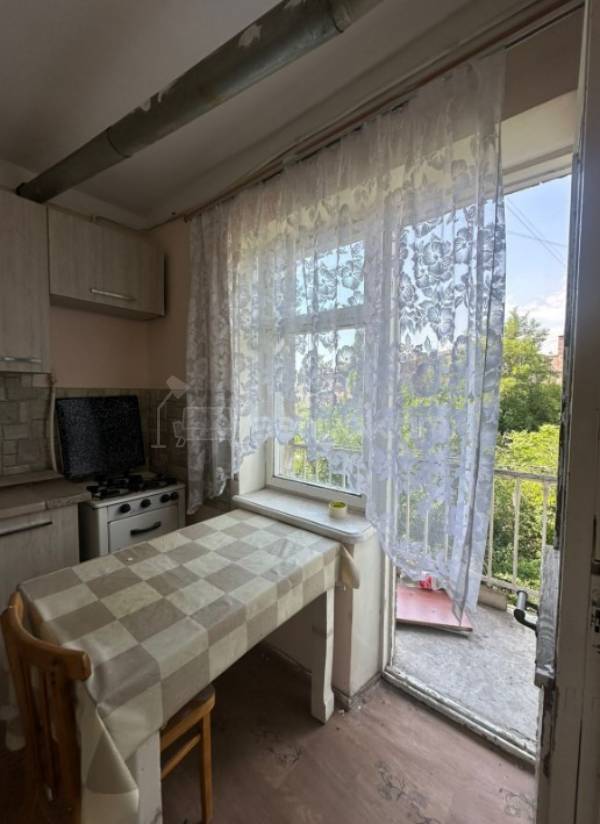 3 Սենյականոց Բնակարան Քարե Շենքում, 55քմ, 4/4 հարկ, Կոսմետիկ Վերանորոգված, Կահավորված, Արևկող