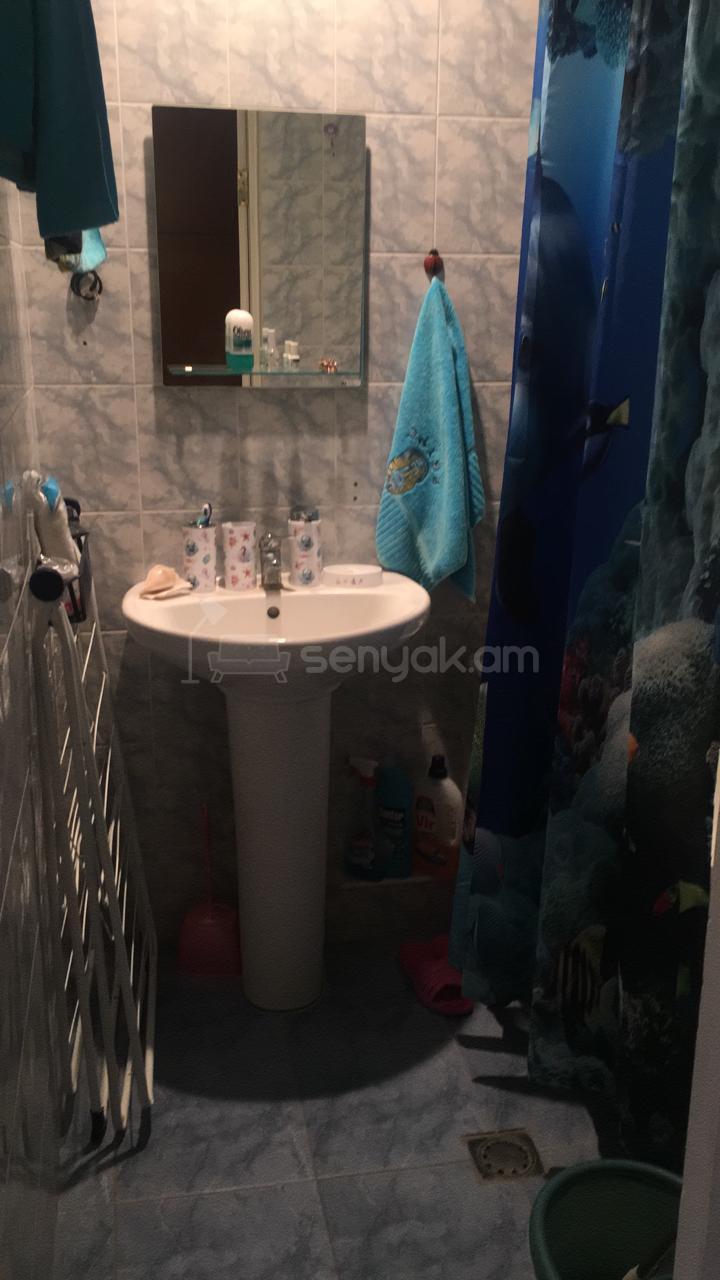 2 Սենյականոց Բնակարան Քարե Շենքում, 50քմ, 5/5 հարկ, Կապիտալ Վերանորոգված, Կահավորված, Արևկող