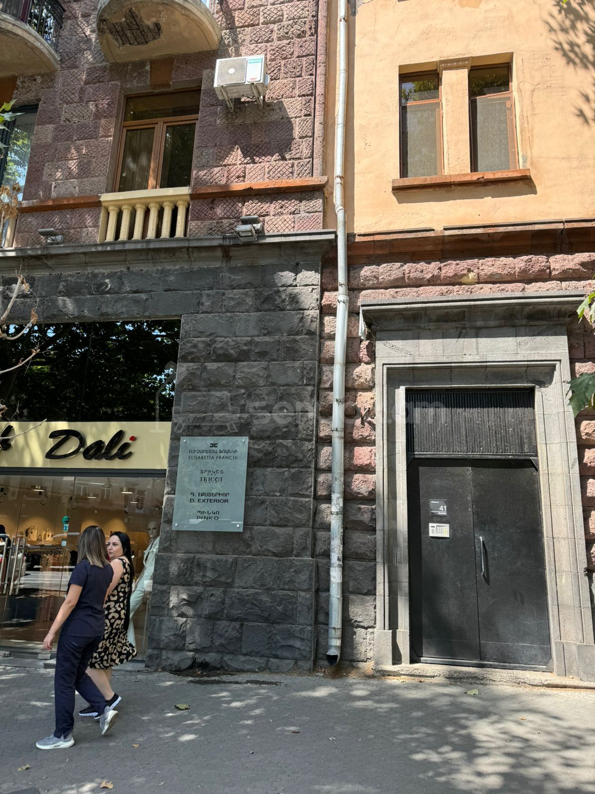 2 Սենյականոց Բնակարան Քարե Շենքում, 30քմ, 2/5 հարկ, Կապիտալ Վերանորոգված