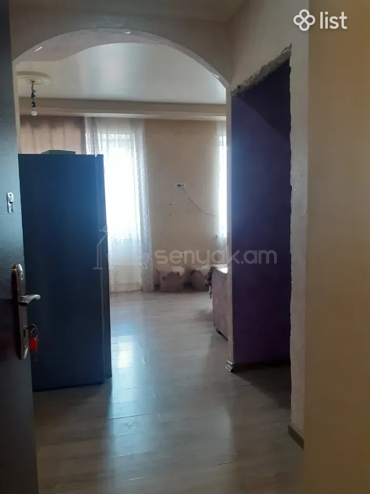 2 Սենյականոց Բնակարան Քարե Շենքում, 50քմ, 3/5 հարկ, Նորմալ Վիճակում, Կահավորված, Արևկող