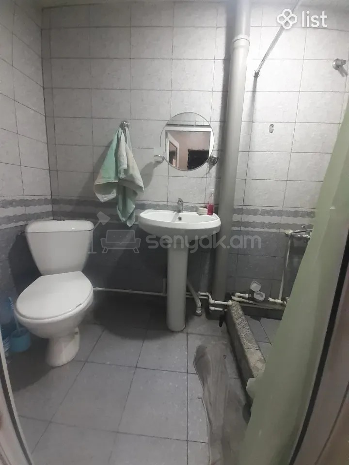 2 Սենյականոց Բնակարան Քարե Շենքում, 50քմ, 3/5 հարկ, Նորմալ Վիճակում, Կահավորված, Արևկող