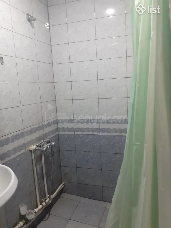 2 Սենյականոց Բնակարան Քարե Շենքում, 50քմ, 3/5 հարկ, Նորմալ Վիճակում, Կահավորված, Արևկող