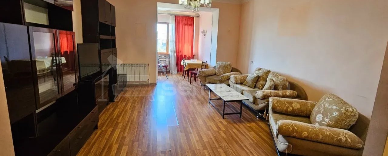 3 Սենյականոց Բնակարան Քարե Շենքում, 77քմ, 3/5 հարկ, Նորմալ Վիճակում, Կահավորված, Արևկող