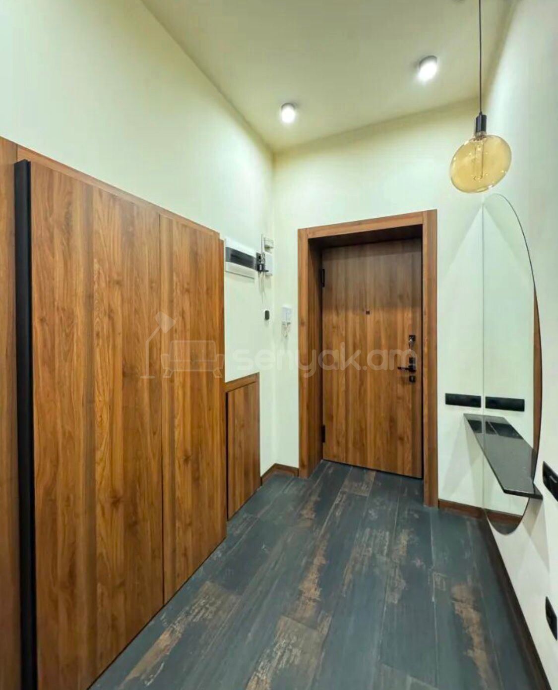 3 Սենյականոց Բնակարան Քարե Շենքում, 55քմ, 2/5 հարկ, Դիզայներական Վերանորոգված, Կահավորված, Արևկող