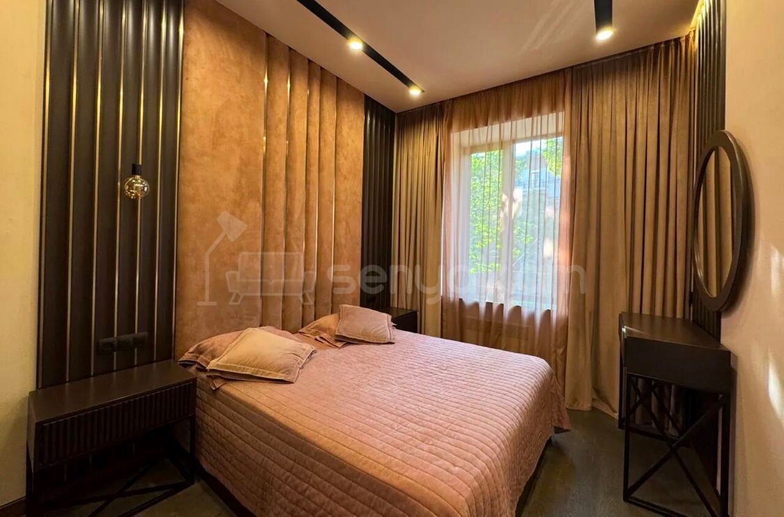 3 Սենյականոց Բնակարան Քարե Շենքում, 55քմ, 2/5 հարկ, Դիզայներական Վերանորոգված, Կահավորված, Արևկող