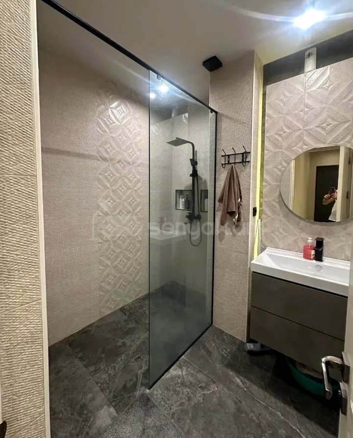 2 Սենյականոց Բնակարան Քարե Շենքում, 70քմ, 4/6 հարկ, Դիզայներական Վերանորոգված, Կահավորված