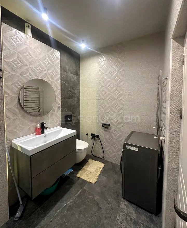 2 Սենյականոց Բնակարան Քարե Շենքում, 70քմ, 4/6 հարկ, Դիզայներական Վերանորոգված, Կահավորված