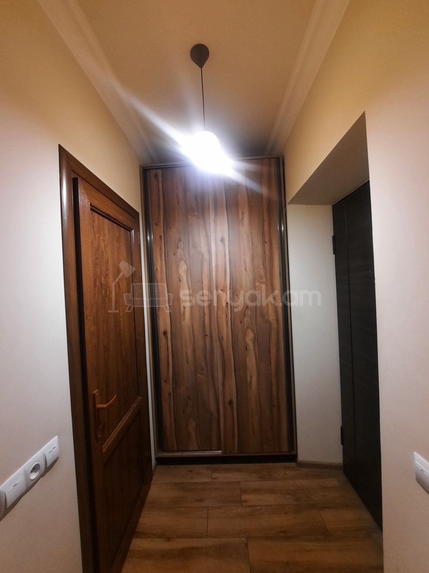 2 Սենյականոց Բնակարան Քարե Շենքում, 45քմ, 2/5 հարկ, Դիզայներական Վերանորոգված, Կահավորված