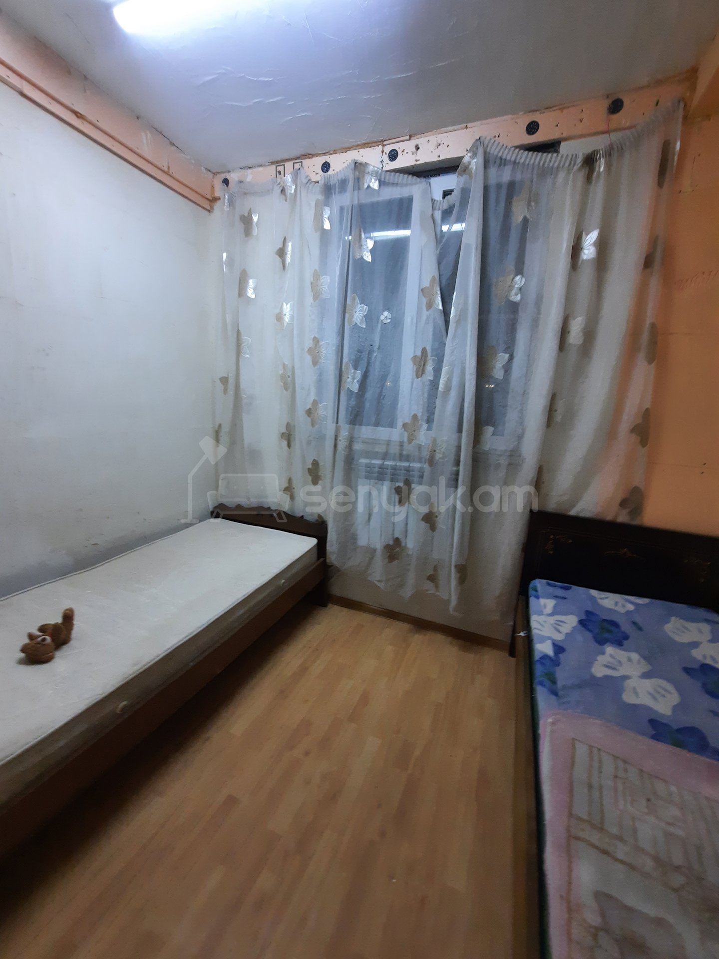 3 Սենյականոց Բնակարան Քարե Շենքում, 60քմ, 5/5 հարկ, Կոսմետիկ Վերանորոգված, Կահավորված
