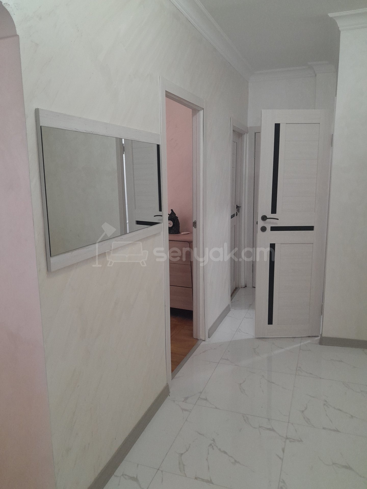 3 Սենյականոց Բնակարան Քարե Շենքում, 72քմ, 1/5 հարկ, Կապիտալ Վերանորոգված