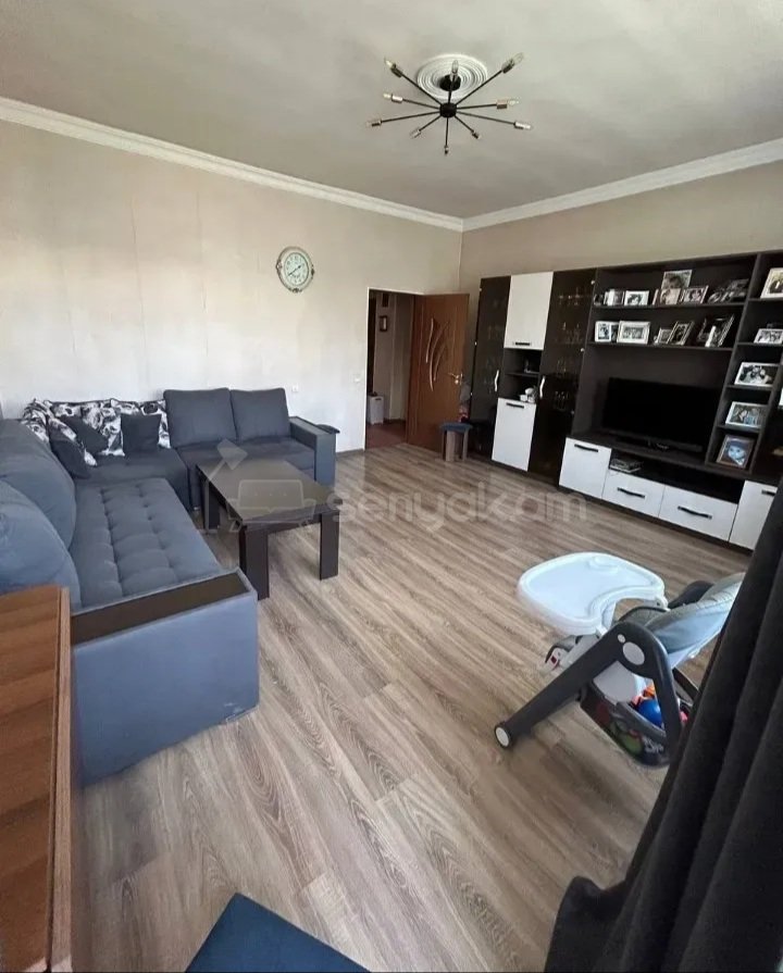 2 Սենյականոց Բնակարան Քարե Շենքում, 63քմ, 3/3 հարկ, Նորմալ Վիճակում