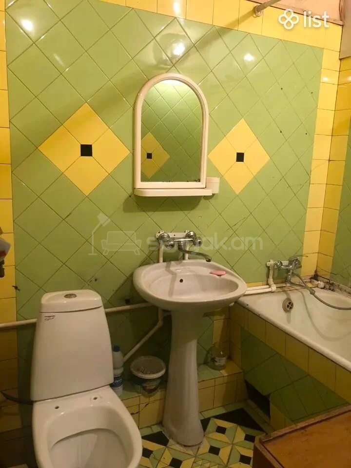 2 Սենյականոց Բնակարան Քարե Շենքում, 50քմ, 2/5 հարկ, Պետական Վիճակում