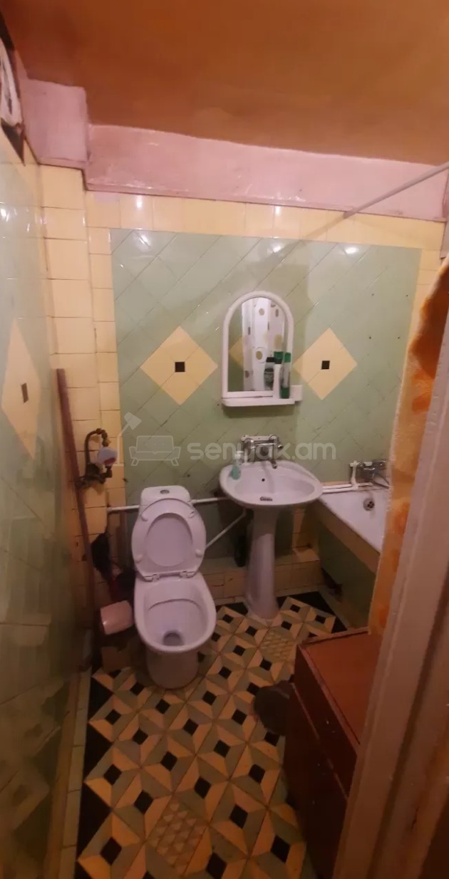 2 Սենյականոց Բնակարան Քարե Շենքում, 50քմ, 2/5 հարկ, Պետական Վիճակում