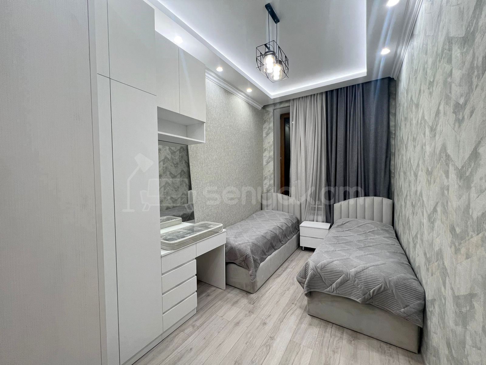 3 Սենյականոց Բնակարան Քարե Շենքում, 80քմ, 4/4 հարկ, Դիզայներական Վերանորոգված, Կահավորված, Արևկող